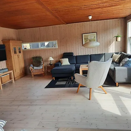 Cozy Summer House In For 5 People